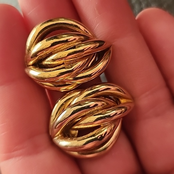 VTG clip on earrings - Picture 4 of 7